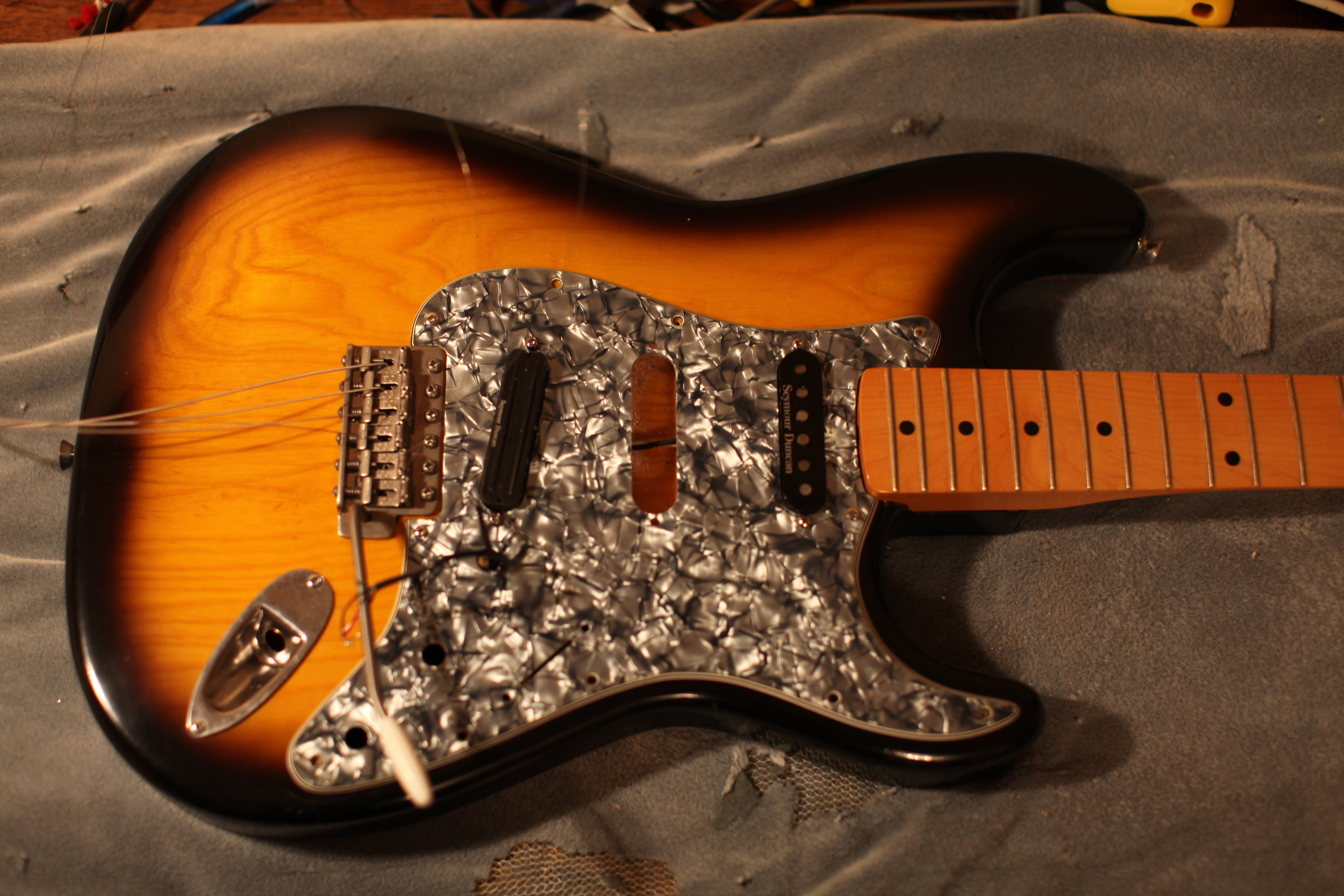 sunburst strat black pearl pickguard